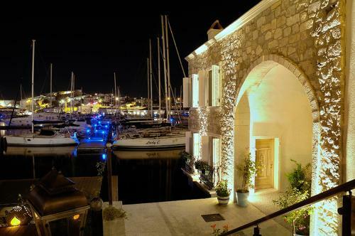 Hostal Cesme Marina Konukevi