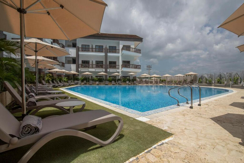 Hotel Grand Sirenis Karmair�