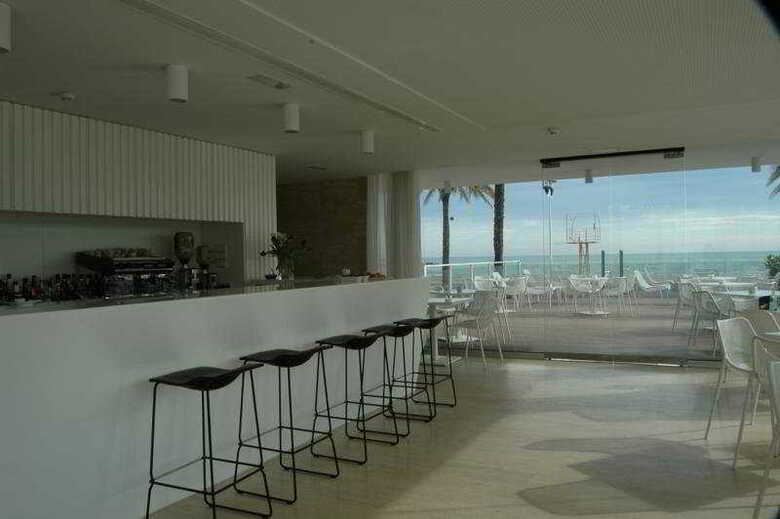 Hotel De La Playa