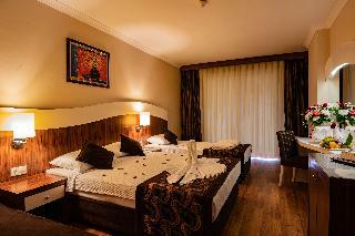 Hotel Throne Beach Resort & Spa