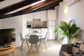 Aparthotel Malasa�a Central Suites