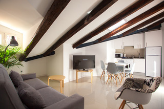 Aparthotel Malasa�a Central Suites