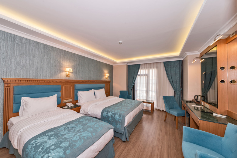 Magnaura House Hotel