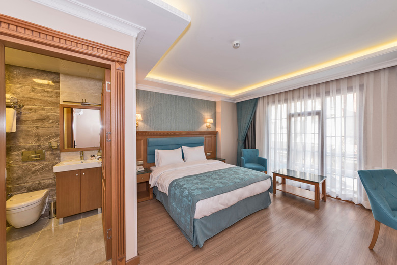 Magnaura House Hotel