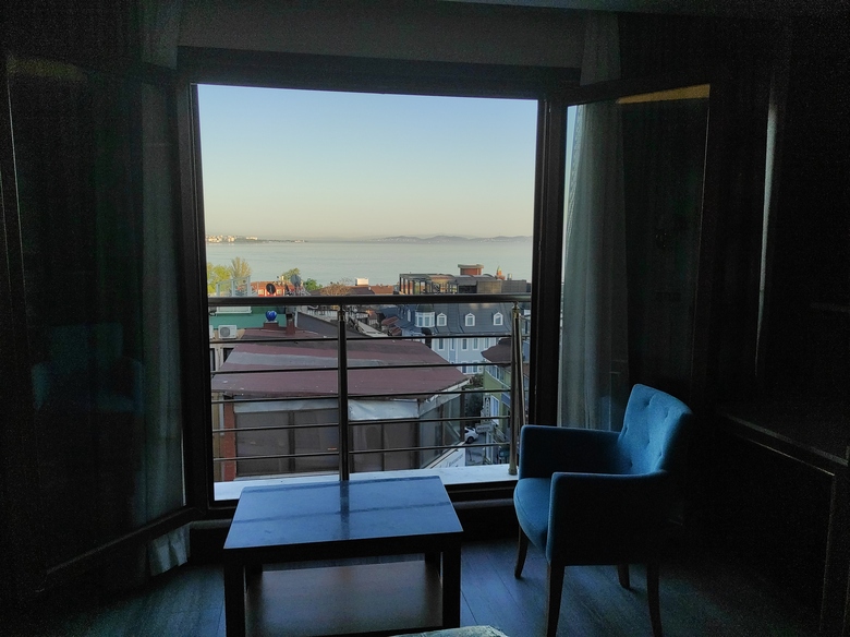 Magnaura House Hotel