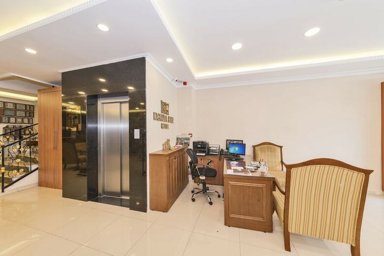 Magnaura House Hotel