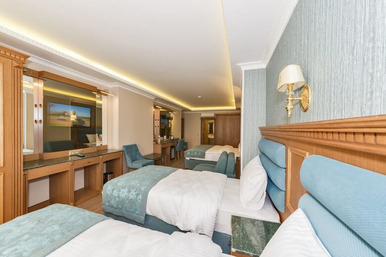 Magnaura House Hotel