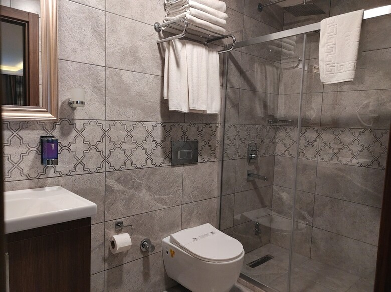 Magnaura House Hotel