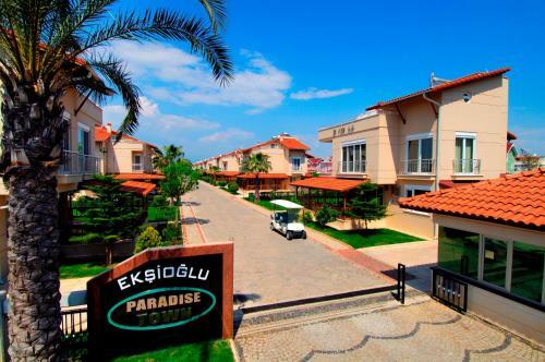 Villa Paradise Town