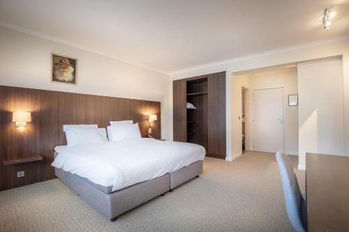 Carlton Hotel