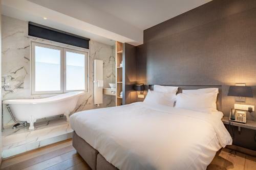 Carlton Hotel