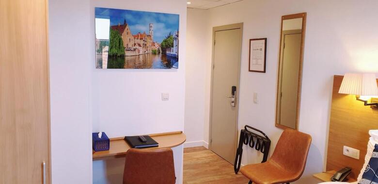 Asiris Hotel