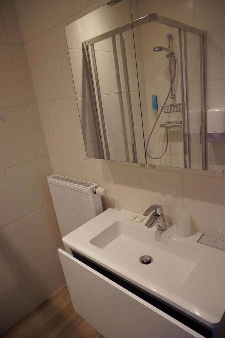 Asiris Hotel