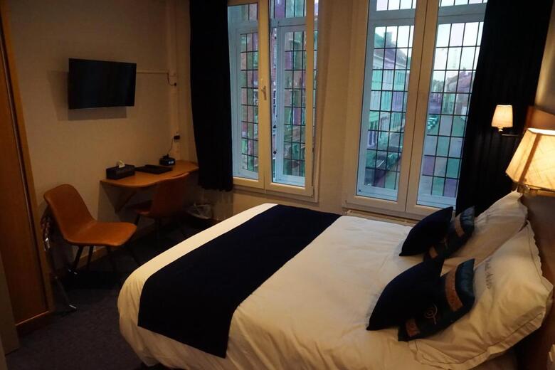 Asiris Hotel