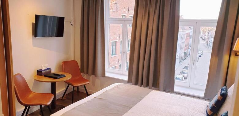 Asiris Hotel