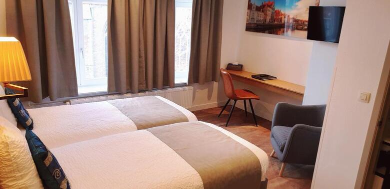 Asiris Hotel