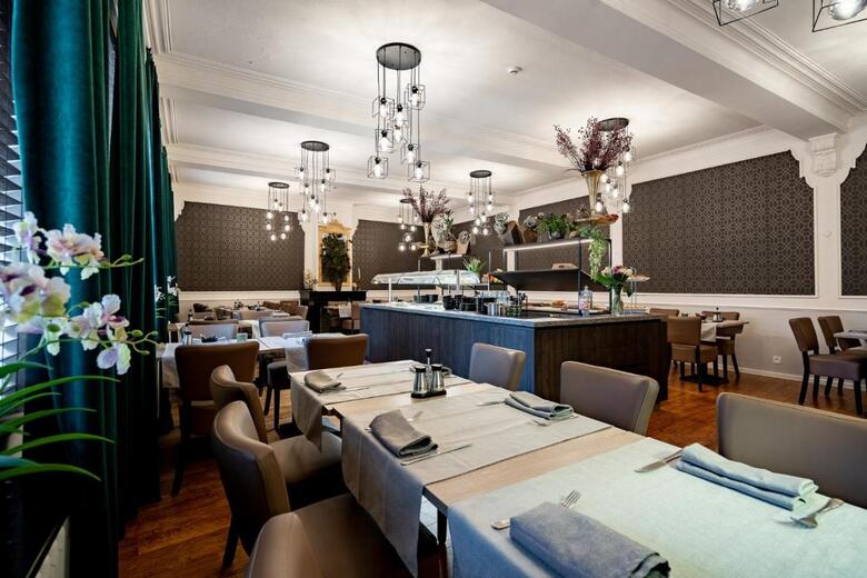 Asiris Hotel