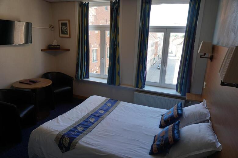 Asiris Hotel