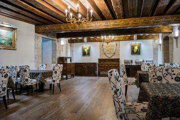 Hotel Three Crowns Residence