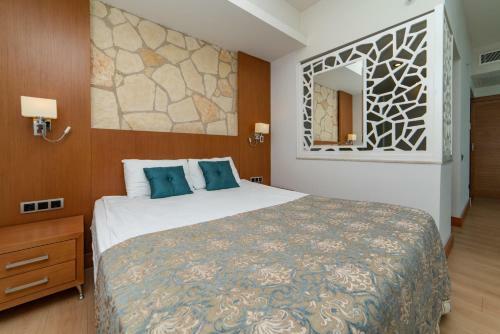 Dionis Hotel Resort & Spa