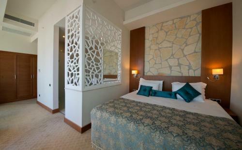 Dionis Hotel Resort & Spa