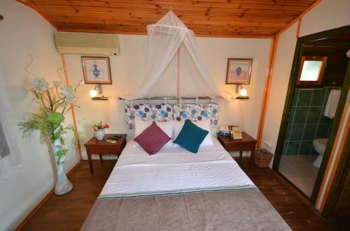 Hostal Bora Bora Marin