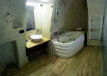 El Puente Cave Hotel