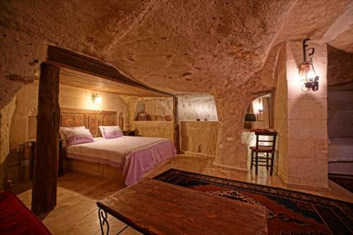 Jerveni Cave Hotel