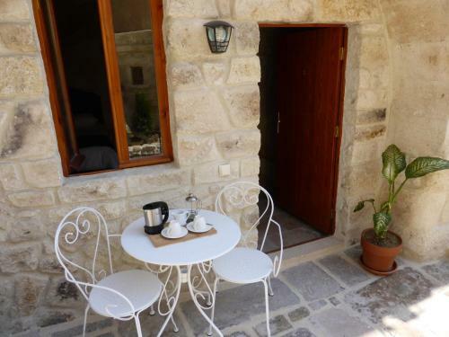 Courtyard Cave Hotel