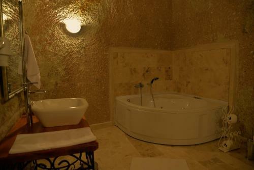 Courtyard Cave Hotel