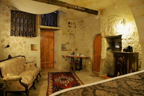 Courtyard Cave Hotel
