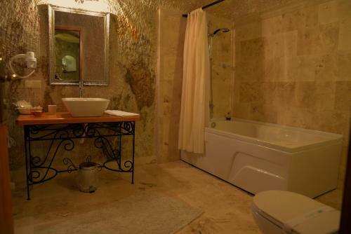 Courtyard Cave Hotel