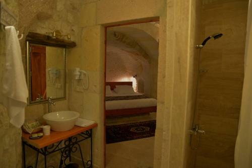 Courtyard Cave Hotel