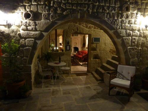 Courtyard Cave Hotel