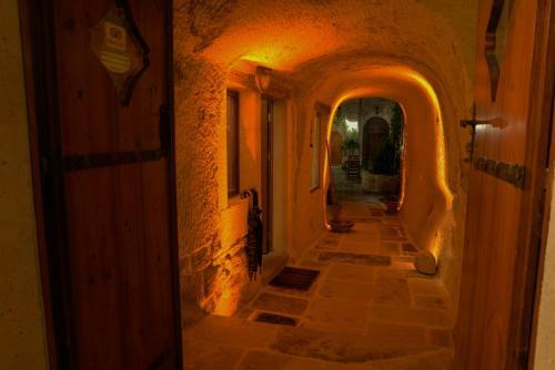 Courtyard Cave Hotel