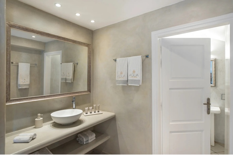 Hotel Aqua Luxury Suites