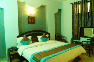 Hotel Paras International