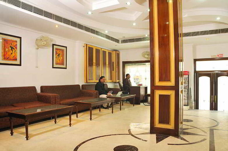 Hotel Paras International