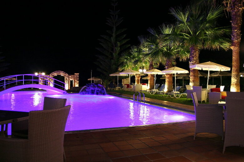 Hotel Mikes Studios & Apartments