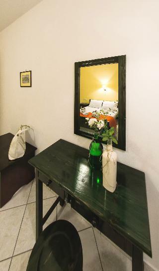 Remezzo Apartments & Studios