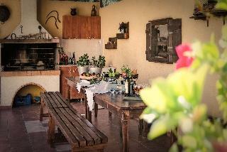 Remezzo Apartments & Studios