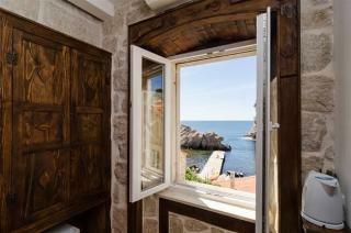 Eddie's Sea View Rooms (Old Town)