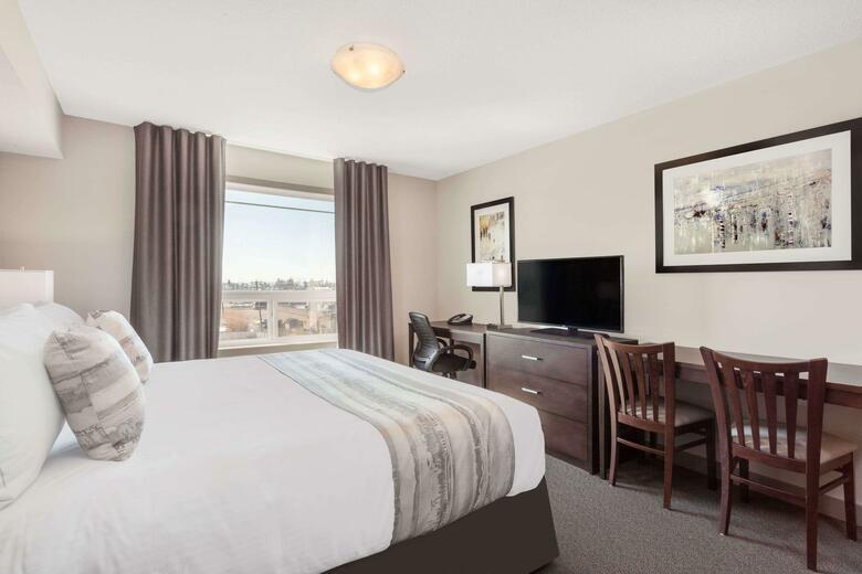Hotel Ramada By Wyndham Grassland