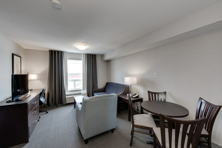 Hotel Ramada By Wyndham Grassland