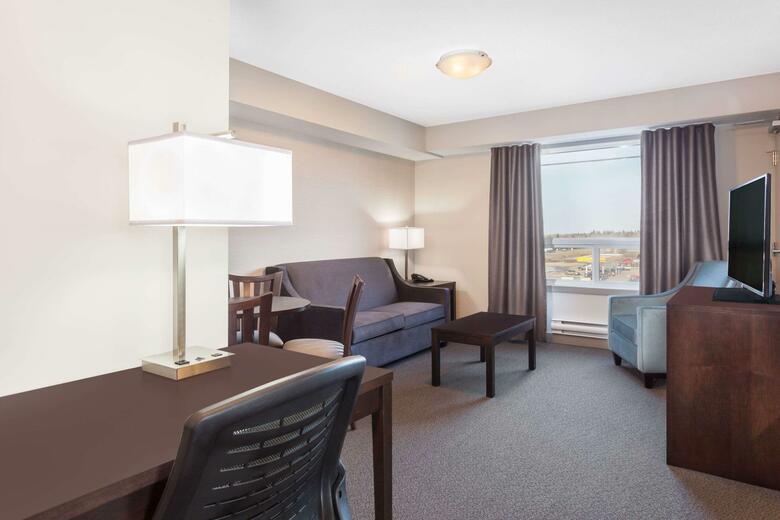 Hotel Ramada By Wyndham Grassland