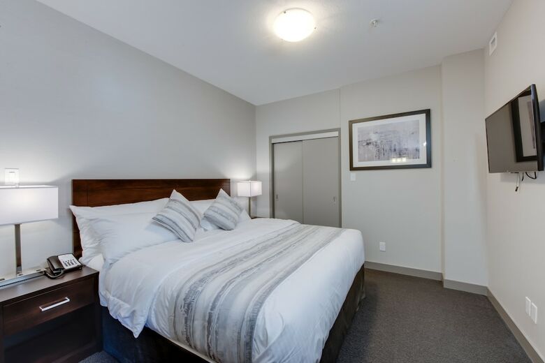 Hotel Ramada By Wyndham Grassland