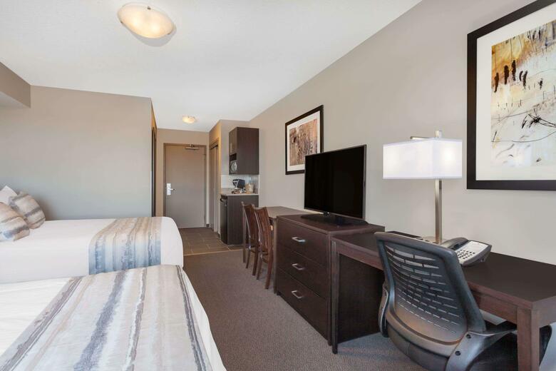 Hotel Ramada By Wyndham Grassland