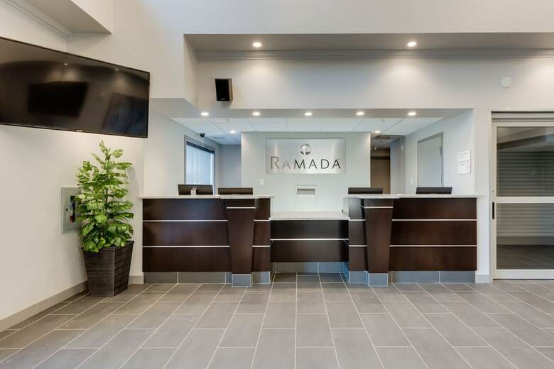 Hotel Ramada By Wyndham Grassland