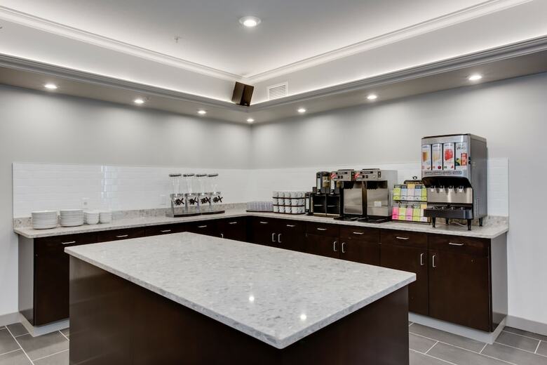 Hotel Ramada By Wyndham Grassland