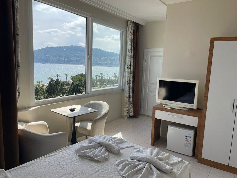 Rosella Hotel